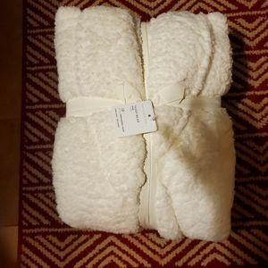 White Pottery Barn "TeddyBear" Bath Robe size xl Brand new